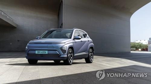 La foto de archivo, proporcionada, el 13 de abril de 2023, por Hyundai Motor Co., muestra el modelo Kona, su vehículo utilitario deportivo (SUV, según sus siglas en inglés) subcompacto completamente eléctrico.