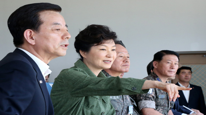 박대통령, 역대 최대규모 통합화력훈련 첫 참관