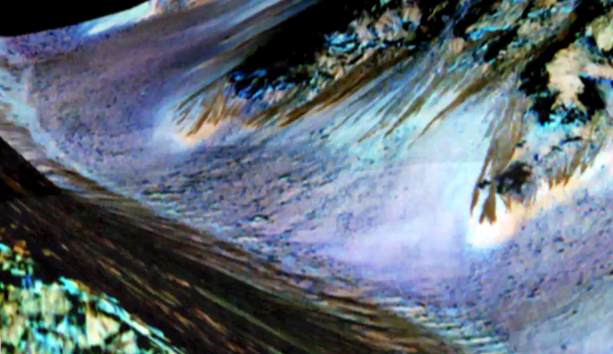 화성에 지금도 물이 흐른다…외계생명 가능성 시사