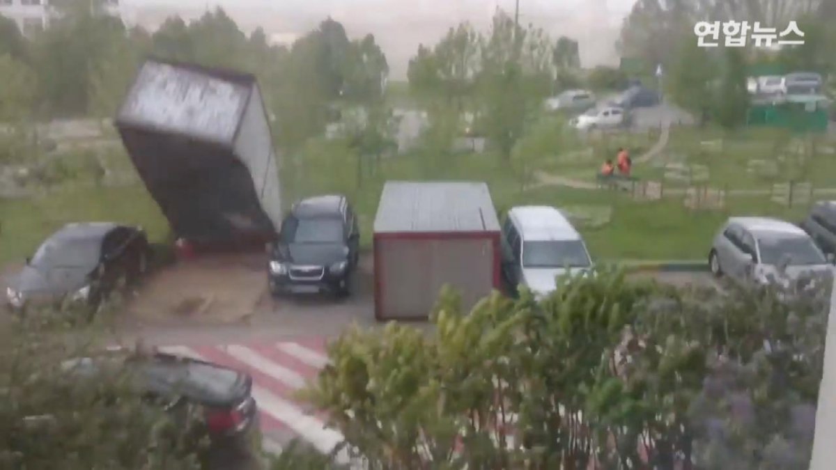 [현장영상] '세기의 폭풍' 모스크바 강타…최소 140여 명 사상
