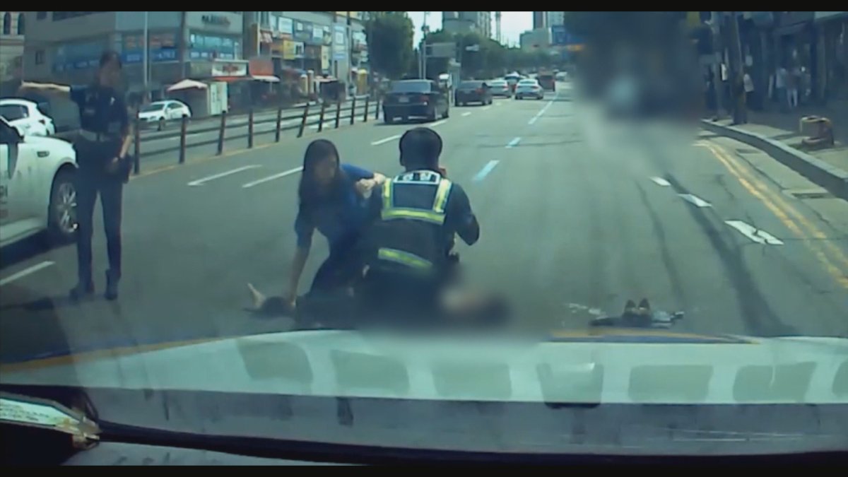 교통사고로 길에 쓰러진 시민 돌본 백의천사