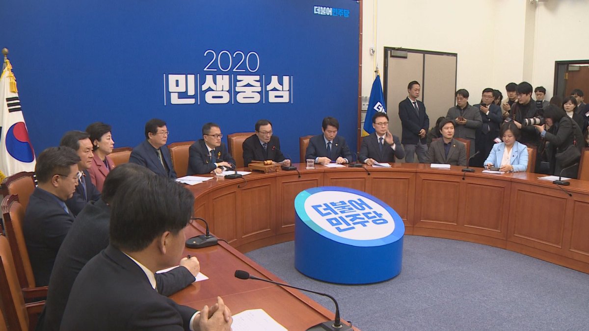 민주 "부동산 매매 허가제, 공식 입장 아냐"…야권 맹비난