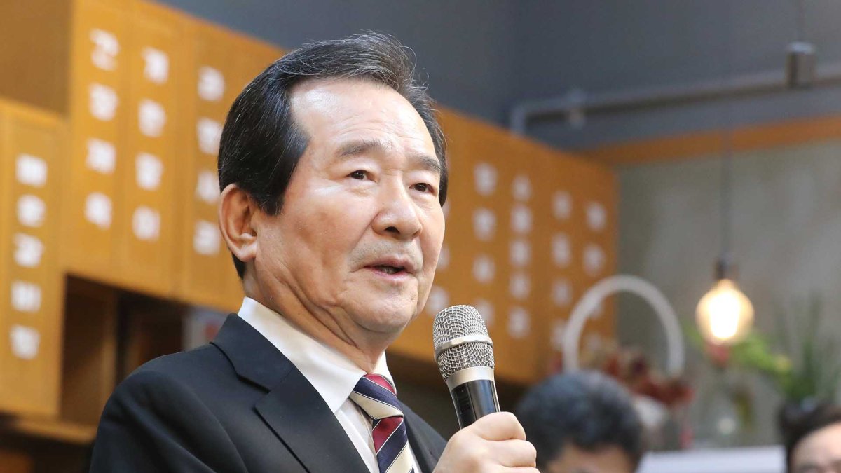 정 총리 한 달, 코로나 선방 속 경제평가 유보