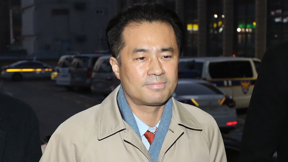 '손석희 공갈미수' 김웅, 첫 재판서 혐의 부인