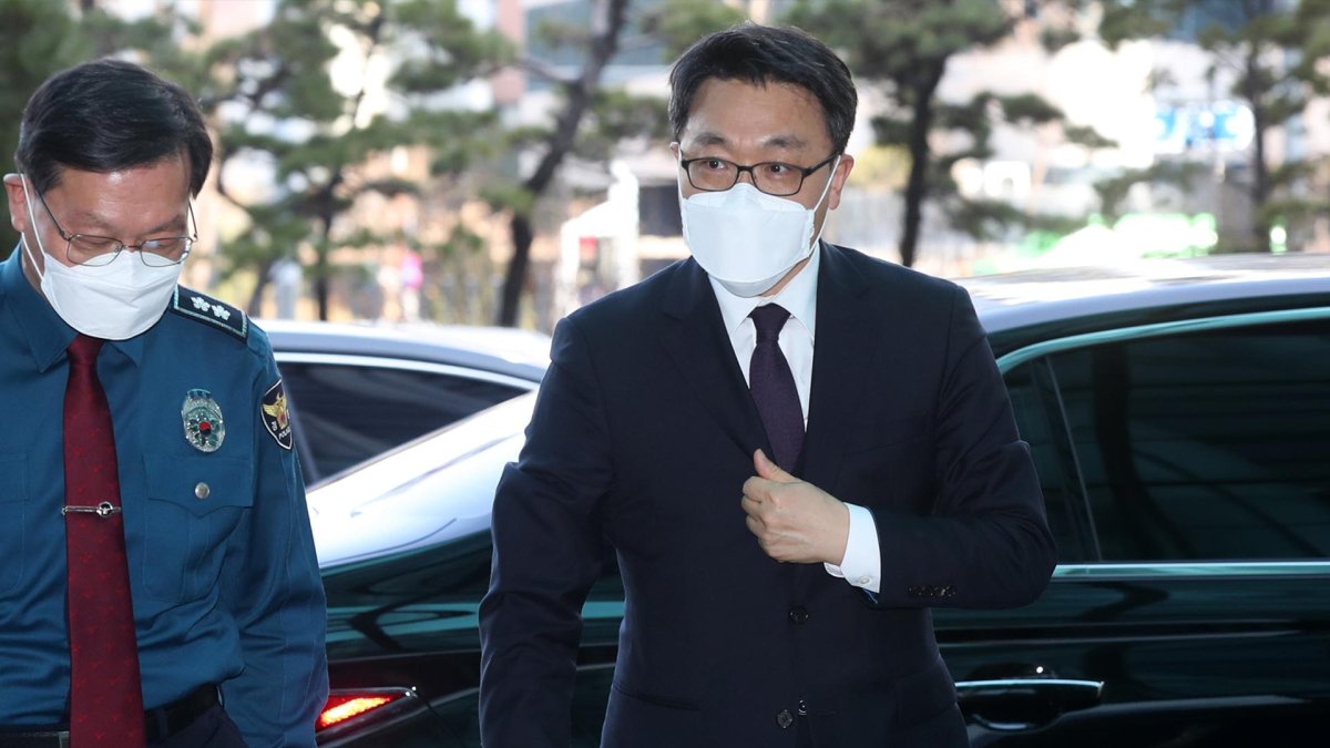 김진욱 공수처장 경찰청장 예방…"협조관계 돼야"