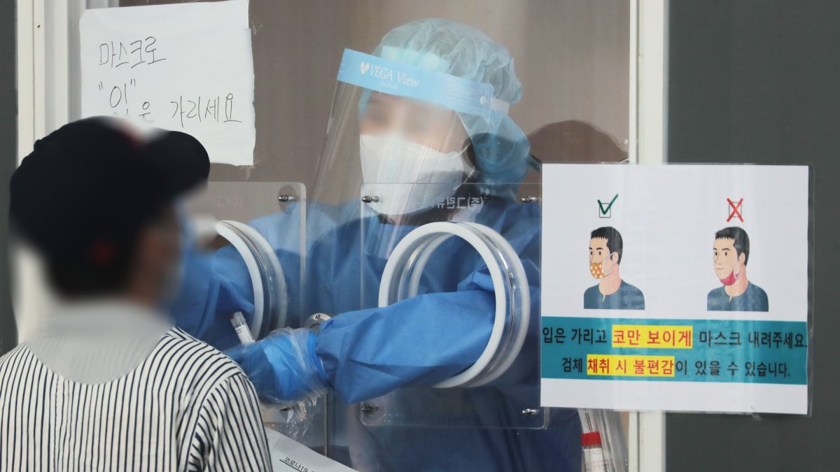 신규 확진 "500명대 예상"…7월부터 거리두기 완화