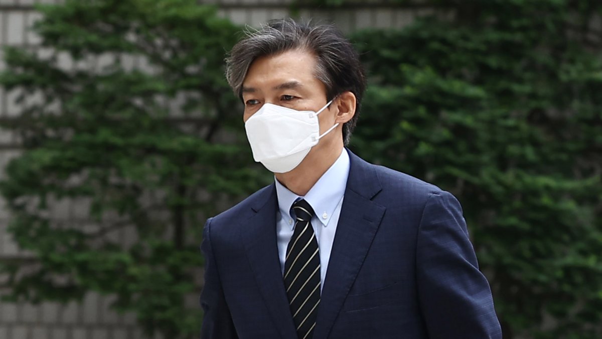 조국, 7개월 만에 재판 출석…"겸허한 자세로"