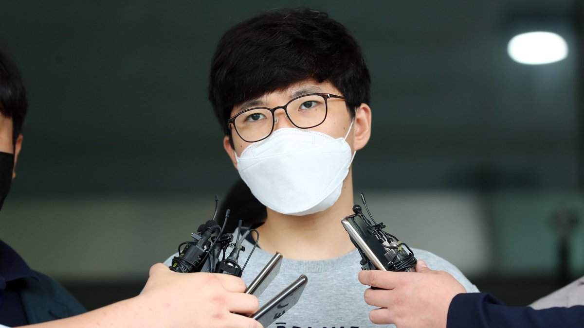 "노예놀이 보고 호기심에"…'신상공개' 최찬욱 검찰 송치