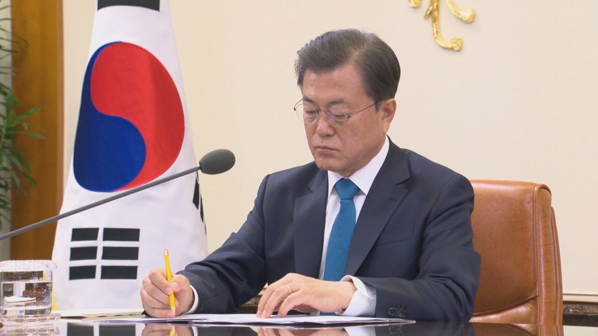 문대통령 "실수요자 전세·잔금 대출 차질 없게 하라"