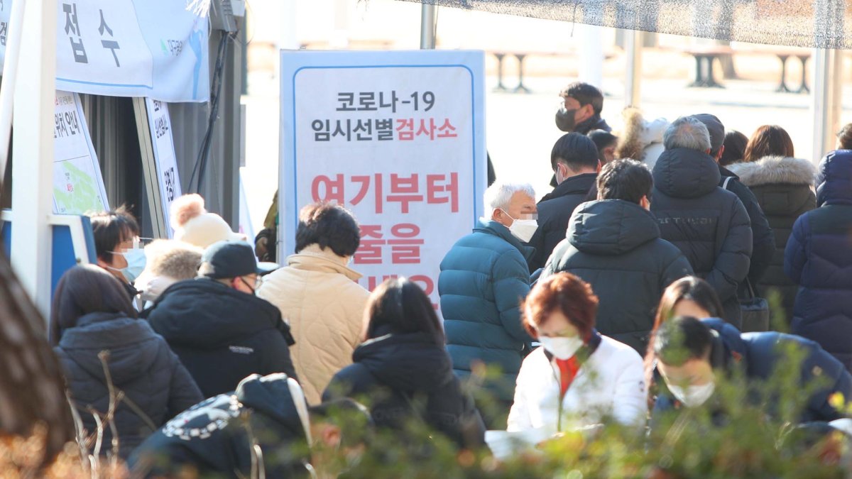 오미크론 확산에 신규 확진 한 달 만에 7천명대로