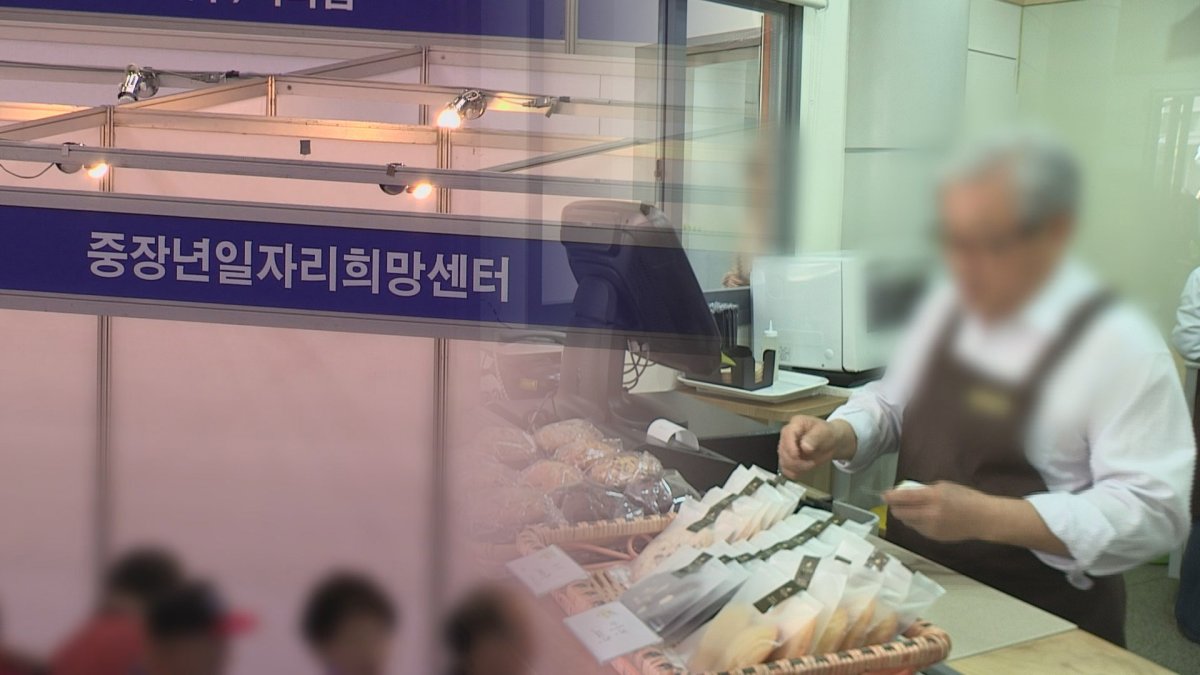 일하는 노인 10년새 2배…2월 고용률도 최고