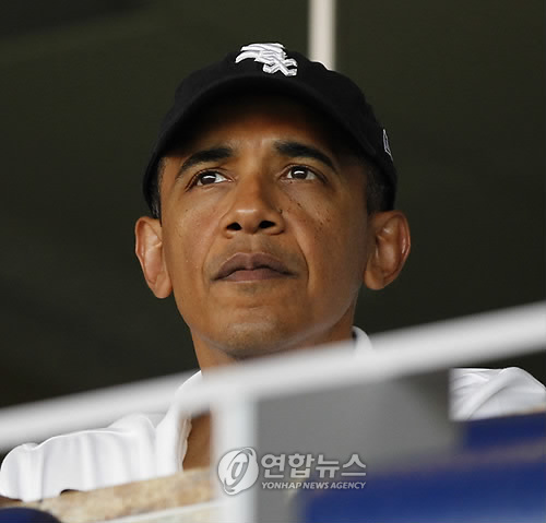 시카고 화이트삭스 모자 쓴 오바마 대통령