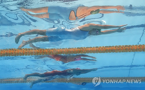 2013년 바르셀로나 세계수영선수권대회 여자 평영 100m 결승 경기 장면.(AP=연합뉴스 DB