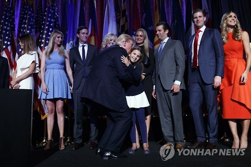 <트럼프 당선> 美뉴욕서 대통령 당선 행사(AP=연합뉴스)