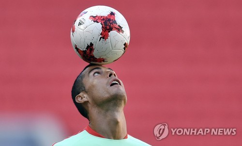 러시아 컨페더레이션스컵 멕시코와의 경기를 앞두고 연습하는 호날두