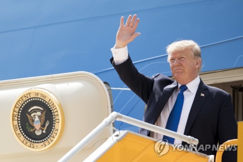 APEC 정상회의 참석 위해 다낭에 도착한 트럼프 미국 대통령