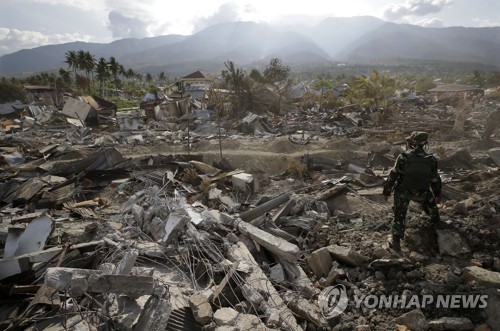 2018년 10월 6일 촬영된 인도네시아 중앙술라웨시 주 팔루 시내 발라로아 지역 전경. 이 지역에선 지난달 28일 규모 7.5의 지진에 이어 지반이 갑작스레 물러지는 '지반 액상화' 현상이 나타나 심각한 인명피해가 초래됐다. [AP=연합뉴스]