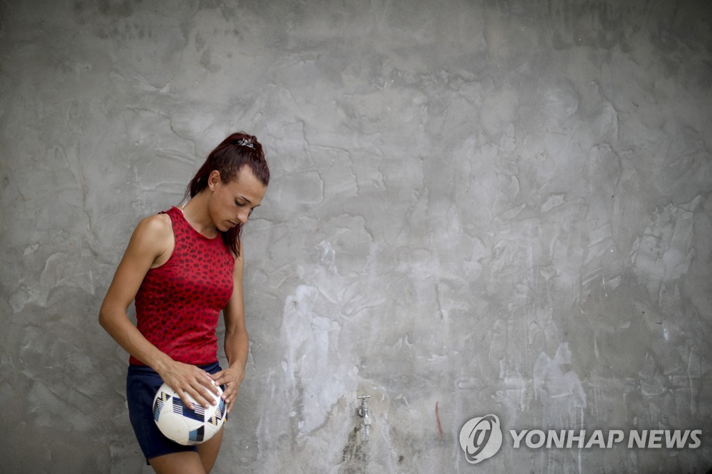여자 프로축구 데뷔 기다리는 성전환 선수 고메스