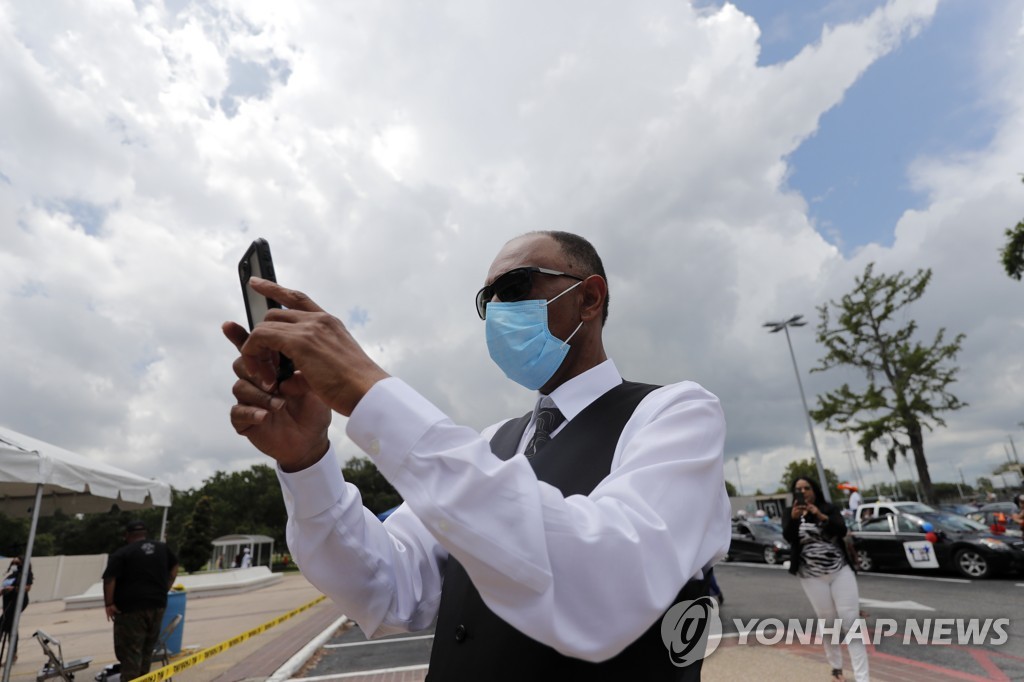 Virus Outbreak New Orleans Graduation