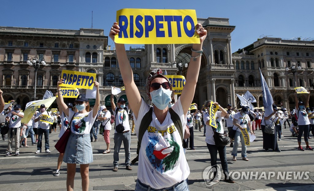 ′존중해주세요′…이탈리아 간호사 노조 코로나19 근무환경 개선 시위