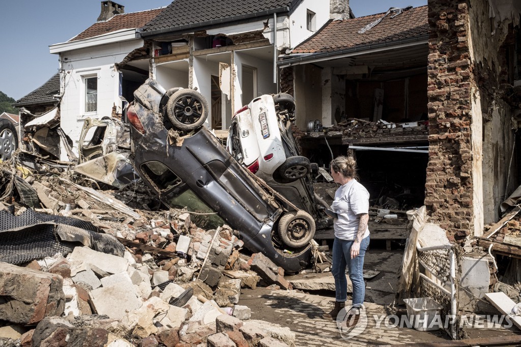 지난 19일 벨기에의 홍수 피해 지역. [AP=연합뉴스 자료사진]