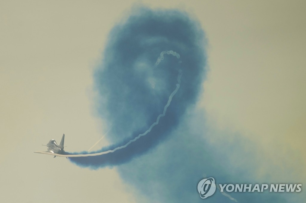 APTOPIX China Airshow