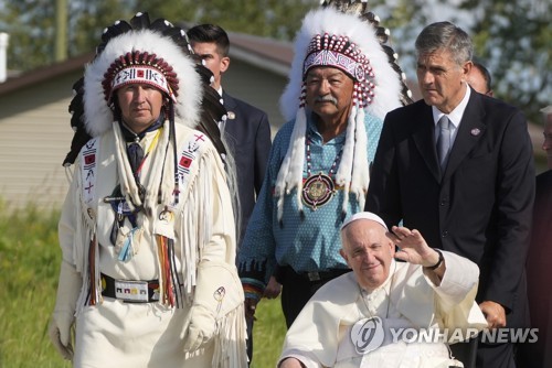 캐나다 원주민 만난 프란치스코 교황