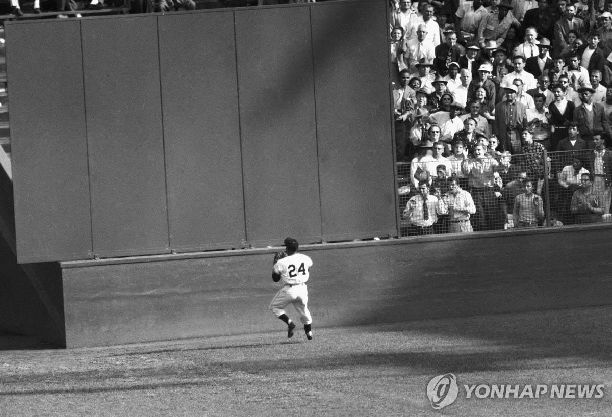 MLB 역사상 가장 위대한 수비인 메이스의 ' 더 캐치' 장면