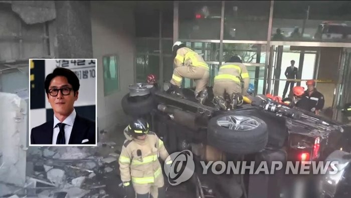 배우 김주혁 교통사고로 숨져…차량 추돌 후 전도