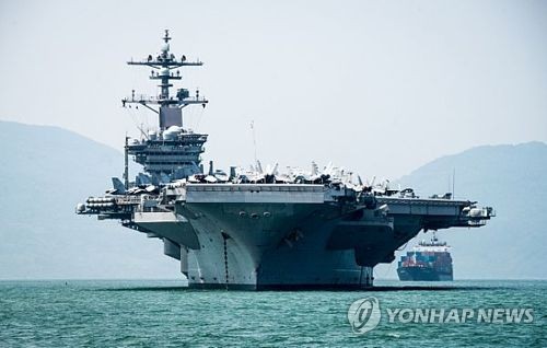 베트남 다낭에 기항한 미 해군 핵 항모 칼빈슨