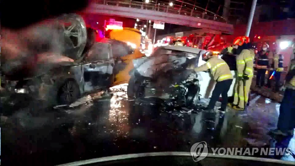서울 영등포구서 역주행 차량이 택시 충돌…