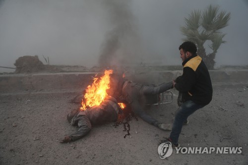 불붙은 이것이 전쟁의 참혹