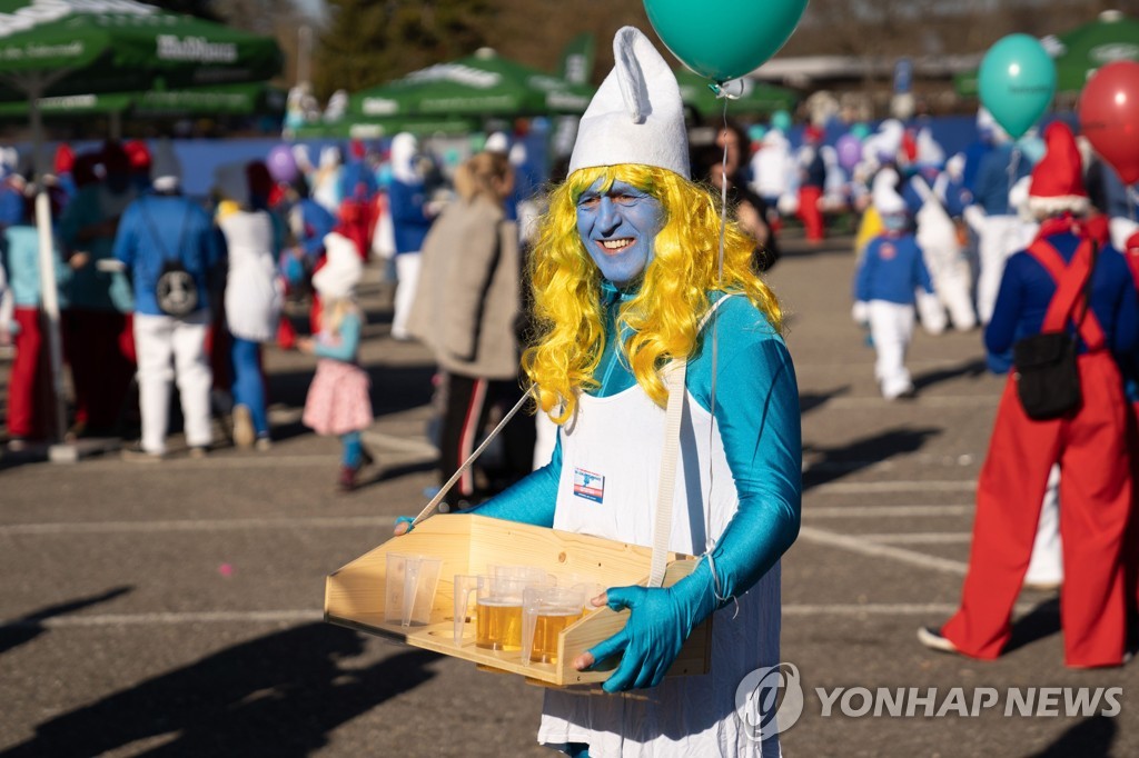GERMANY-ENTERTAINMENT-SMURF-RECORD