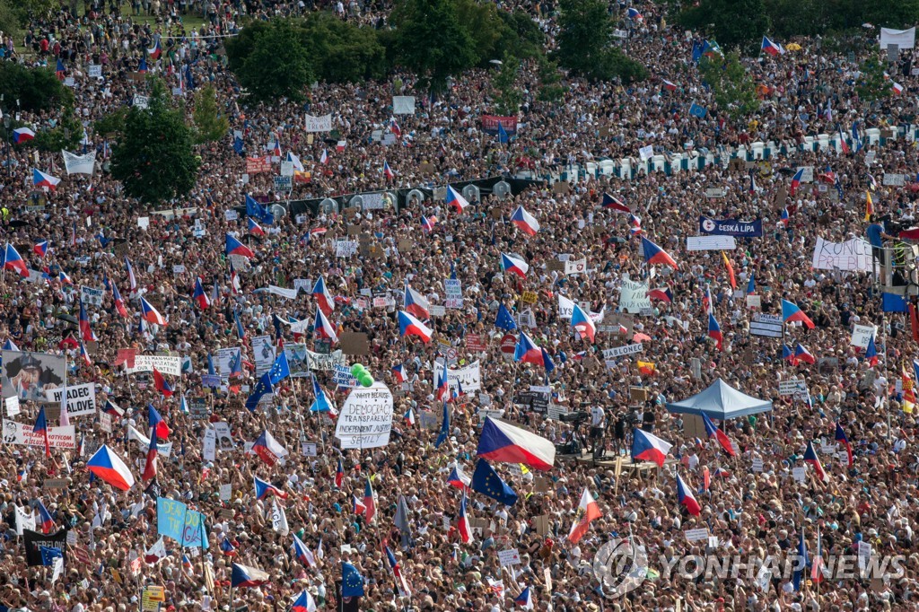 CZECH-POLITICS-BABIS-DEMONSTRATION
