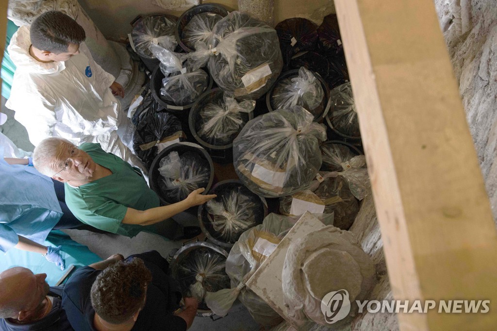 바티칸 경내에서 발견된 유골.