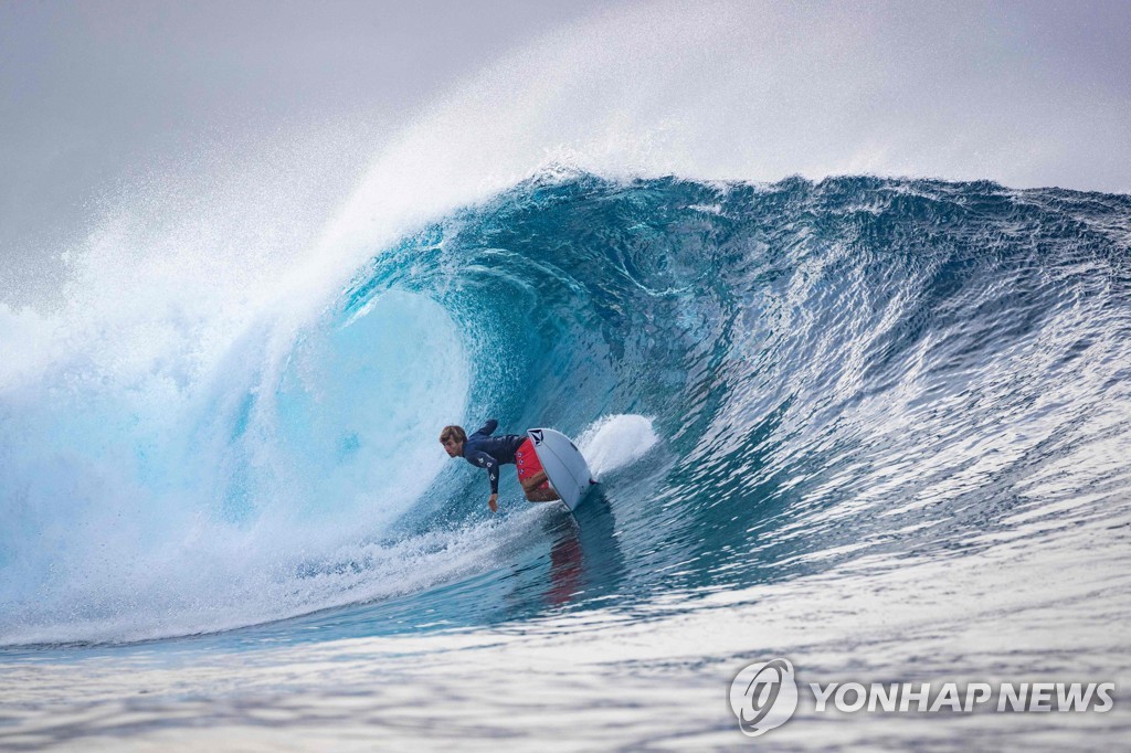 TAHITI-SURFING
