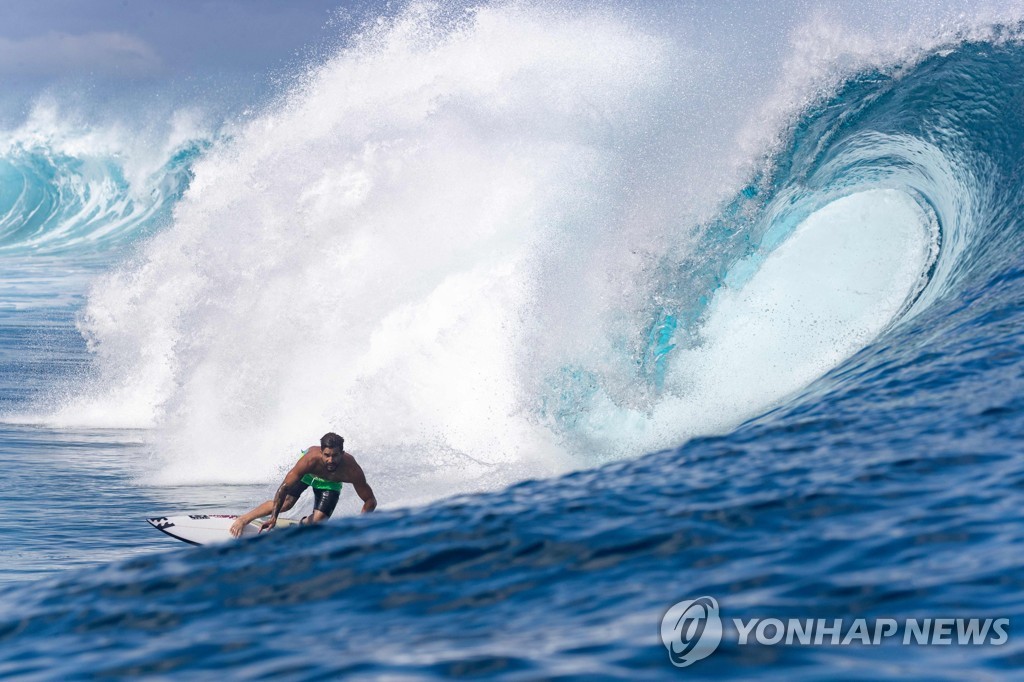 TAHITI-SURFING