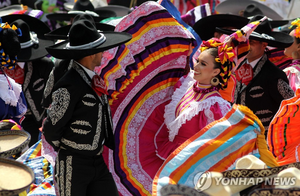 MEXICO-GUINNESS-MARIACHI-DANCE