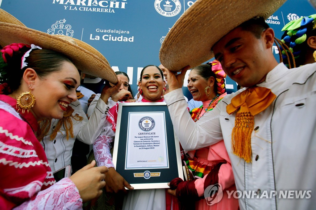 MEXICO-GUINNESS-MARIACHI-DANCE