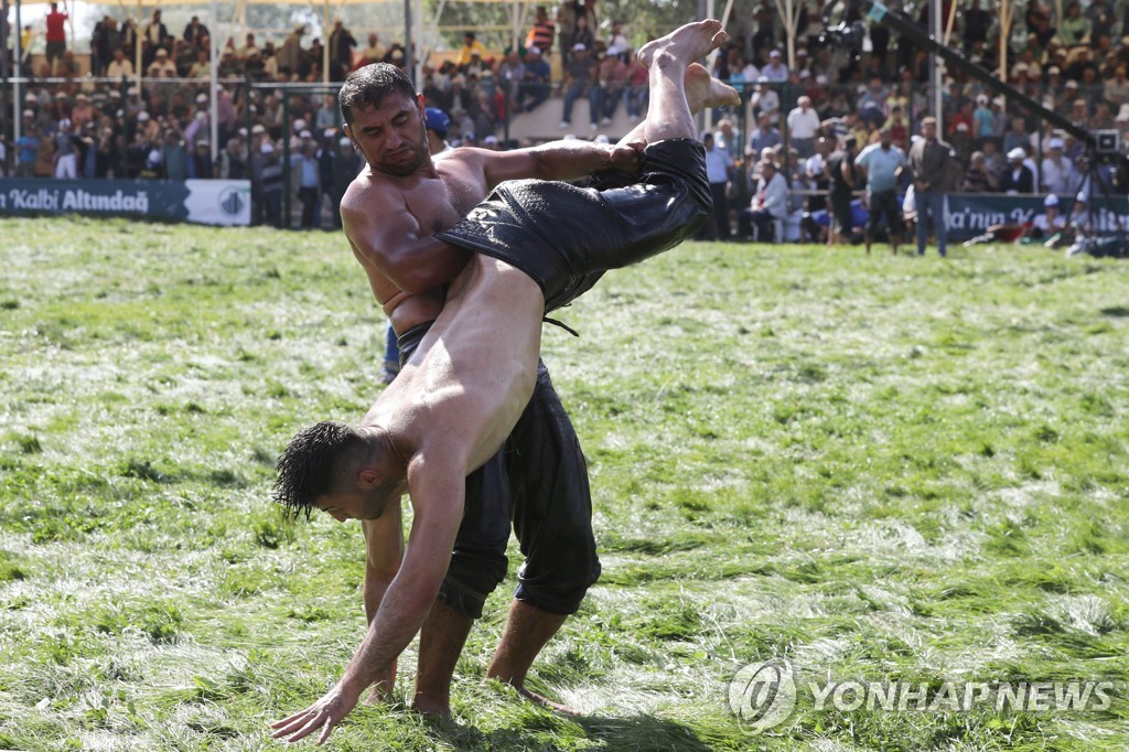 WRESTLING-TUR-OIL