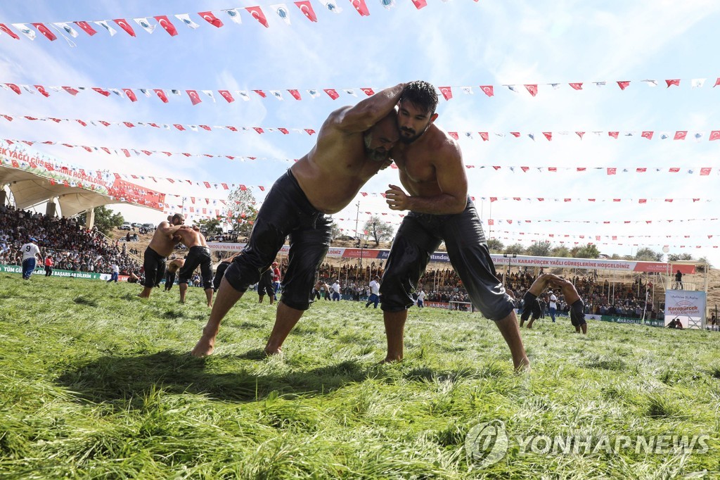 WRESTLING-TUR-OIL