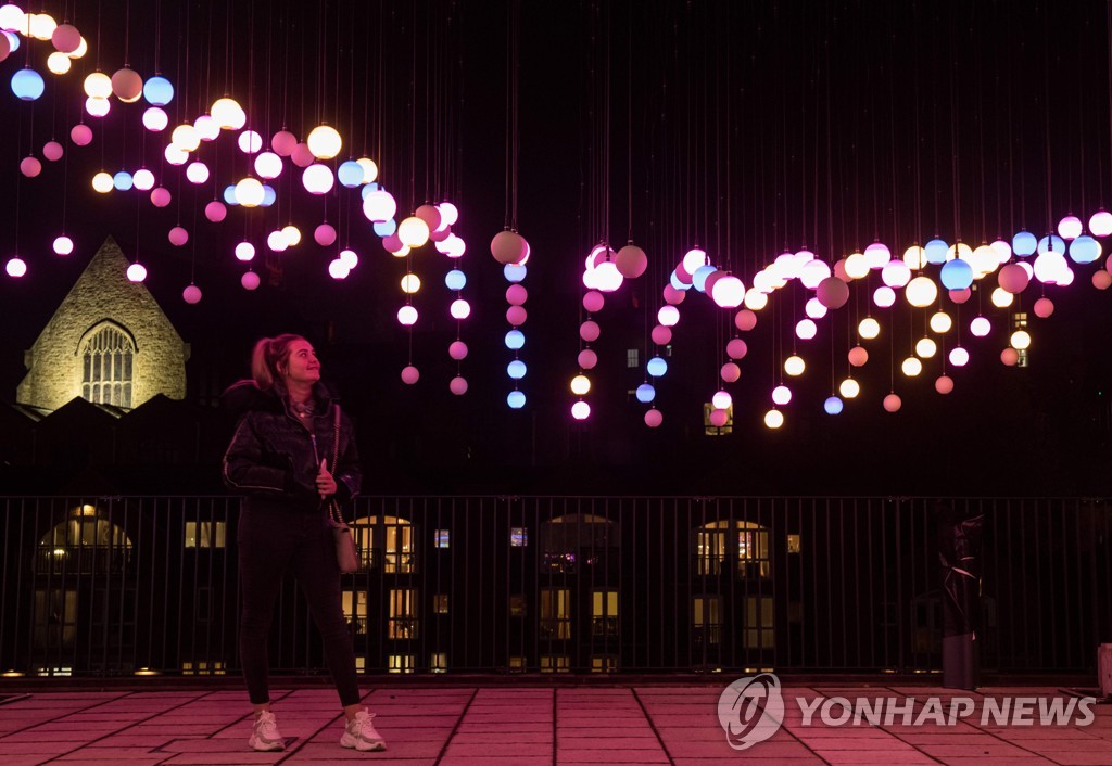 BRITAIN-ARTS-LIGHT