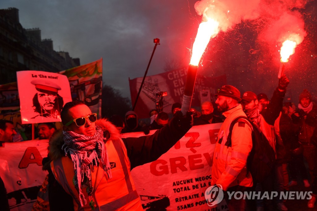 FRANCE-POLITICS-STRIKE
