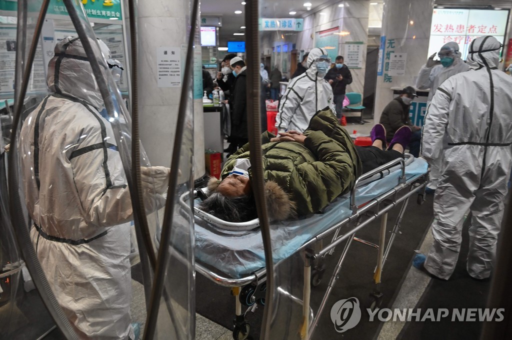중국 '우한 폐렴' 확산일로…하루 새 사망자 15명 늘어