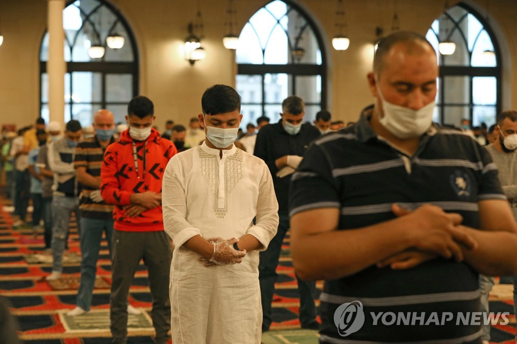 LEBANON-RELIGION-ISLAM-EID-HEALTH-VIRUS