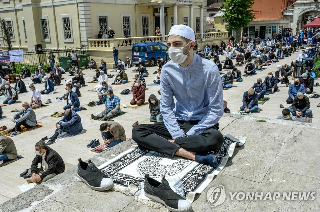 TURKEY-HEALTH-VIRUS-RELIGION