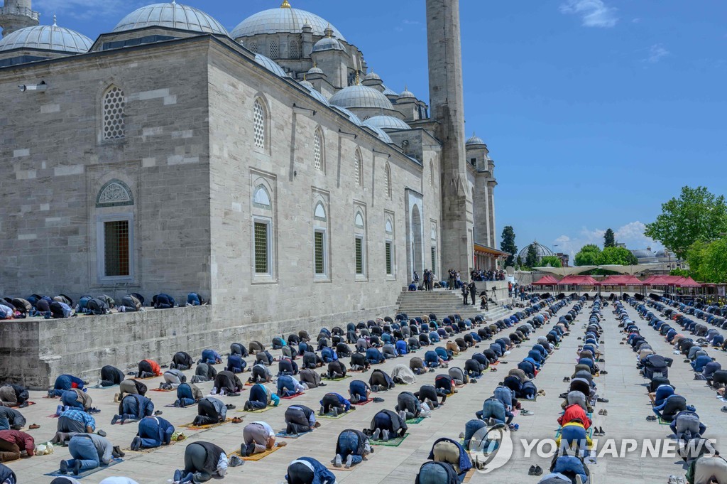 TURKEY-HEALTH-VIRUS-RELIGION