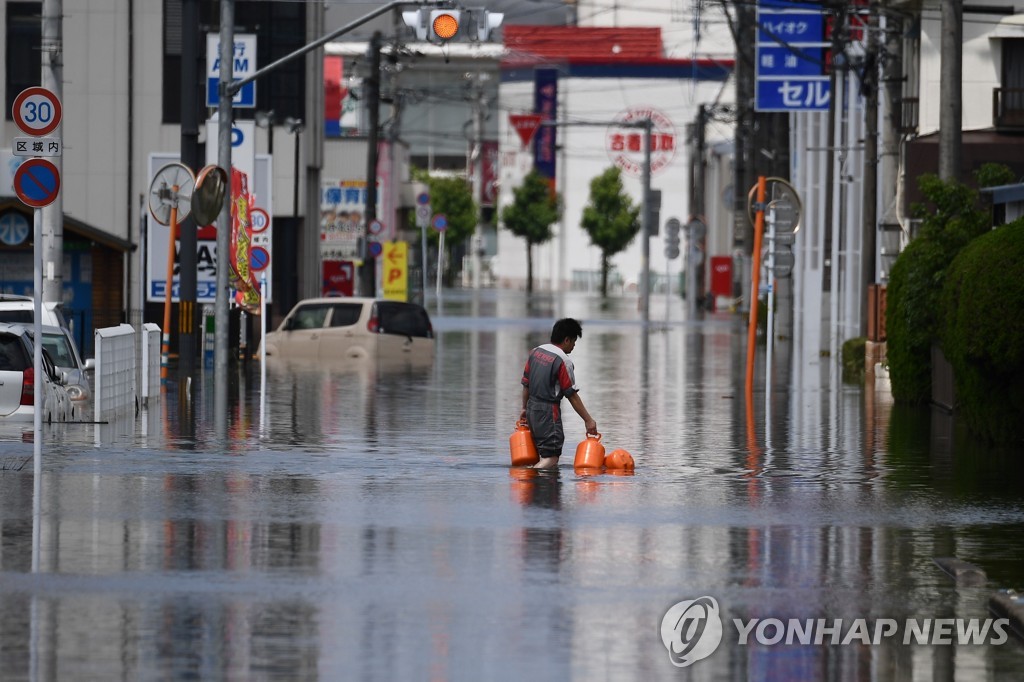 CORRECTION-JAPAN-WEATHER-RAIN-FLOOD