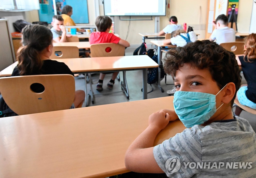 베를린 초등학교에서 마스크 착용한 학생 [AFP=연합뉴스]