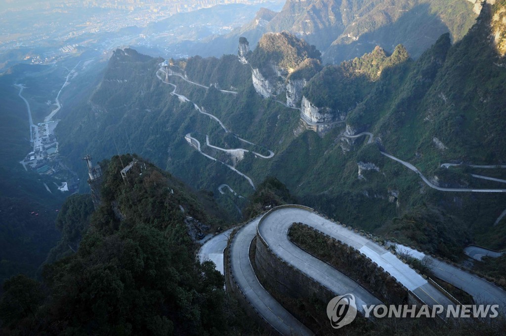 CHINA-LIFESTYLE-SPORT-WINGSUIT